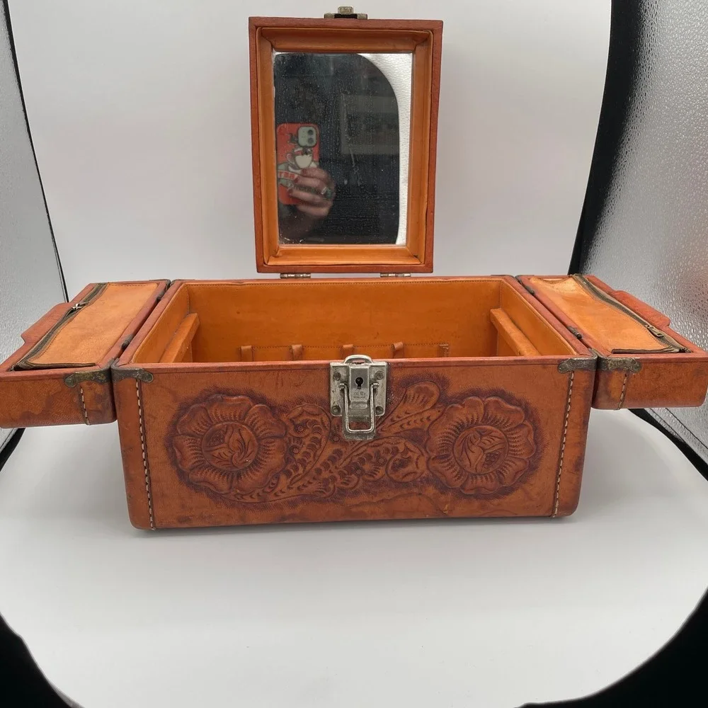Artmex Tooled Leather Womens Vintage Train Case Vanity Jewelry Box READ
